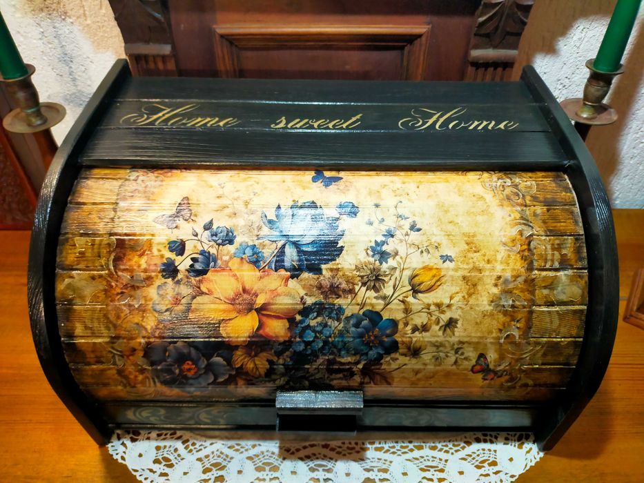 Cutie de pâine din lemn ,decorată  handmade