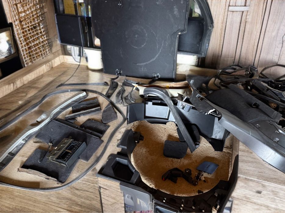 Малогабаритни части Infiniti FX 2005г. - Уплътнения, пластмаси и др.