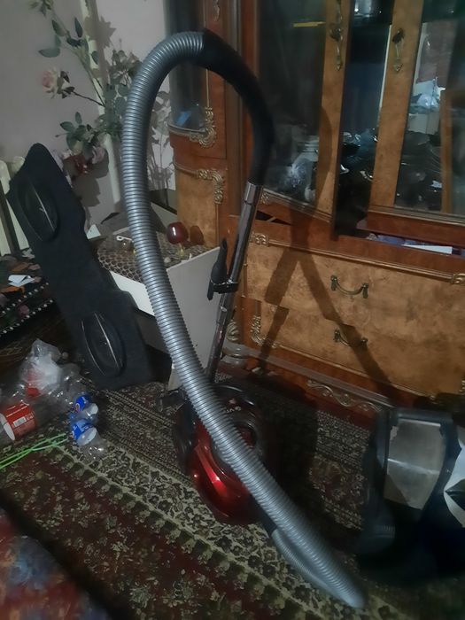 Продаю пылесось viteek