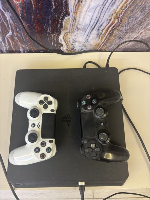 Игровая приставка PS4 (slim) + 2 геймпада