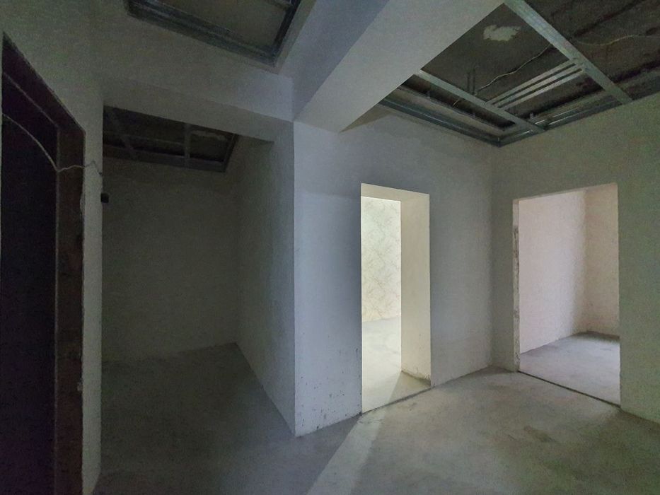 Шахар марказида 4 хонали квартира сотилади