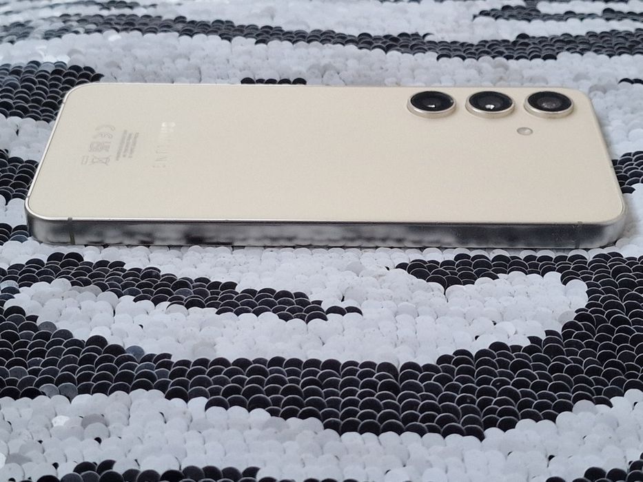 Samsung S24  5G   256 GB    Yelow Titanium