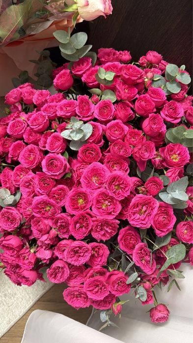 кустовые розы, большой букет