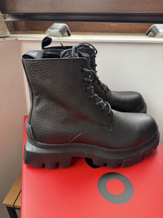 Hugo Fabyan ghete/bocanci din piele neagra marimea 40 noi originali