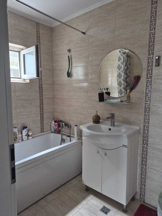Vand apartament cu 3 camere Tomis 3 vis a vis Mega Image etaj 4 din 4