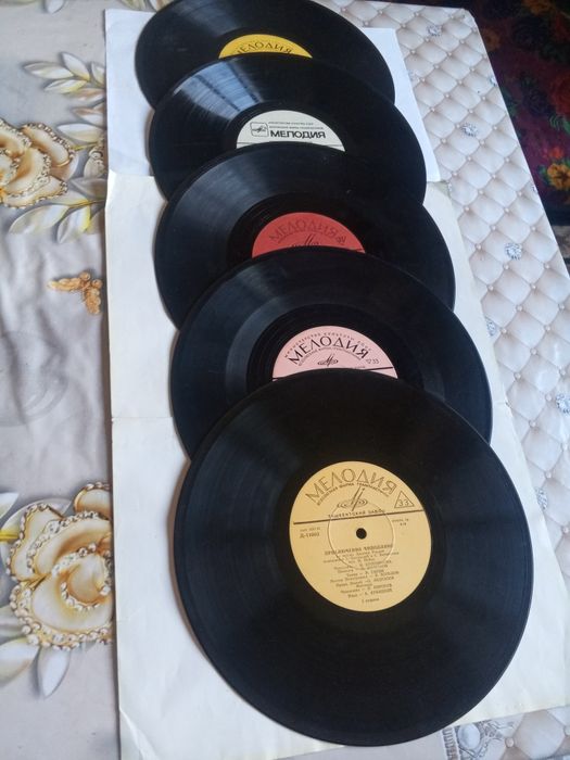 Пластинкалар сотилади