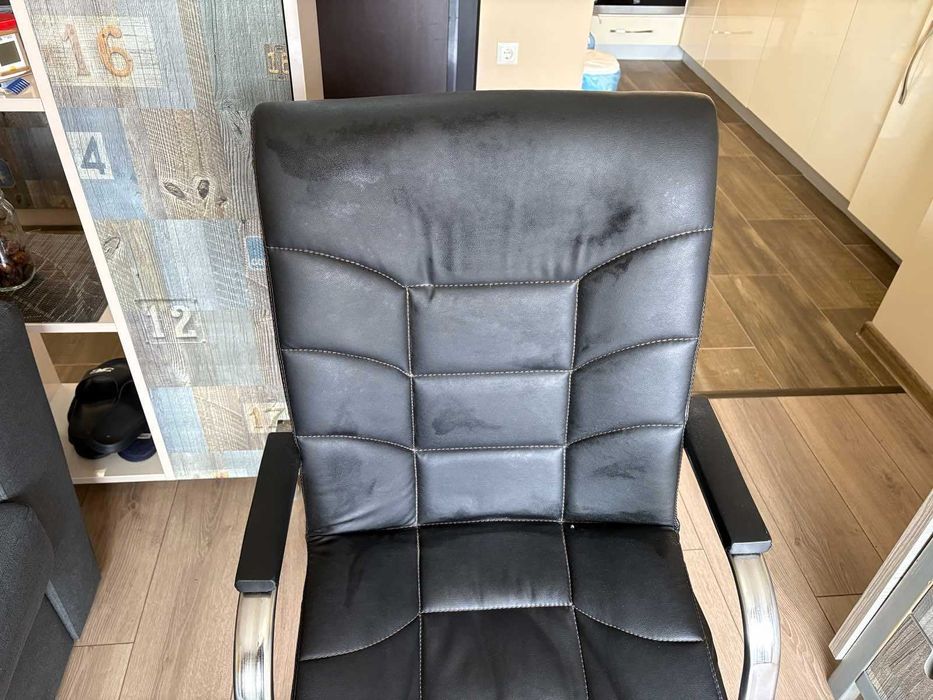 Продавам офис стол в отлично състояние