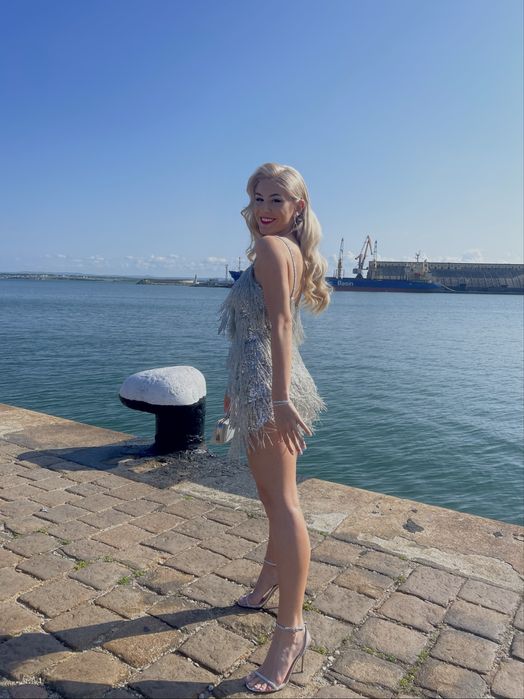 Абитуриентска рокля в отлично състояние.