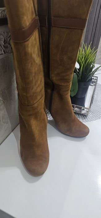 Замшевые коричневые сапоги 35