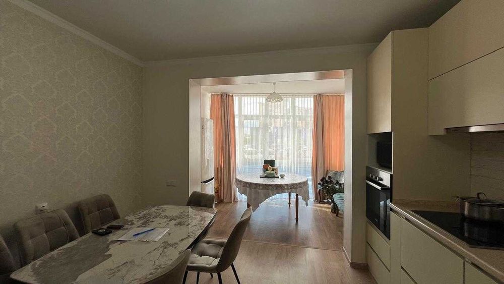 Продается 2-х комнатная квартира по Шахтеров, д.23/7.  Ю-В