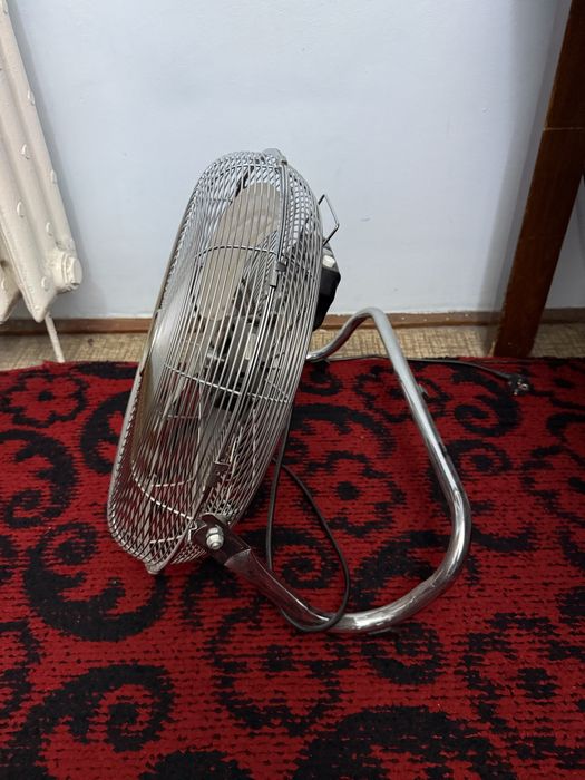 Ventilator de podea StarLight, diagonala 45 cm, 3 viteze