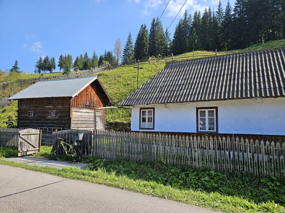 Teren cu casuta de vanzare in Bucovina Breaza
