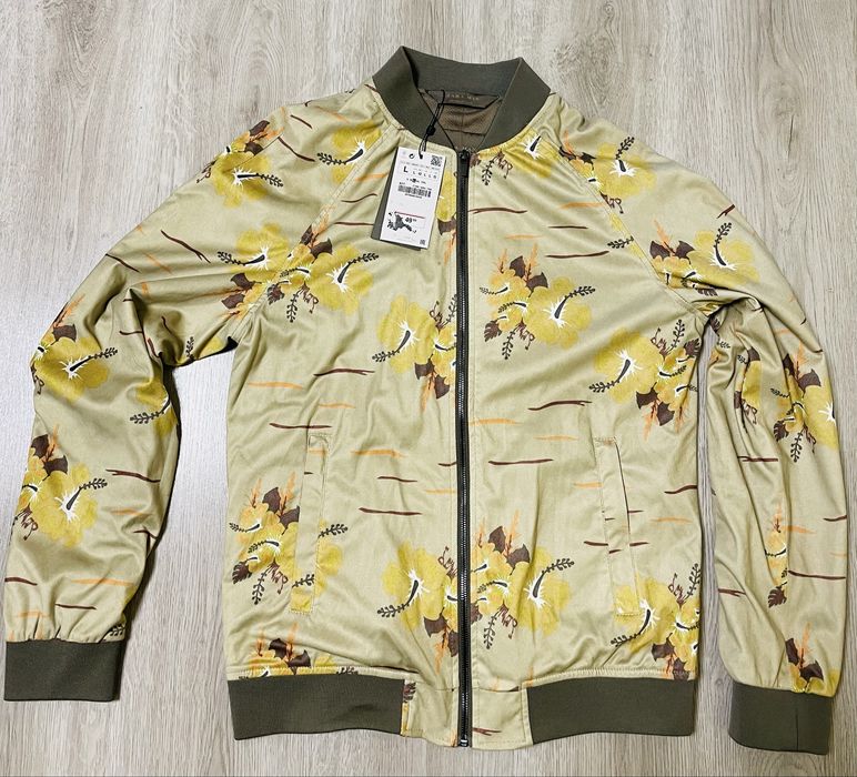 Продавам Яке ZARA