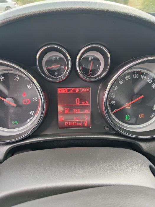 Opel Astra j 2015 1.6 дизел