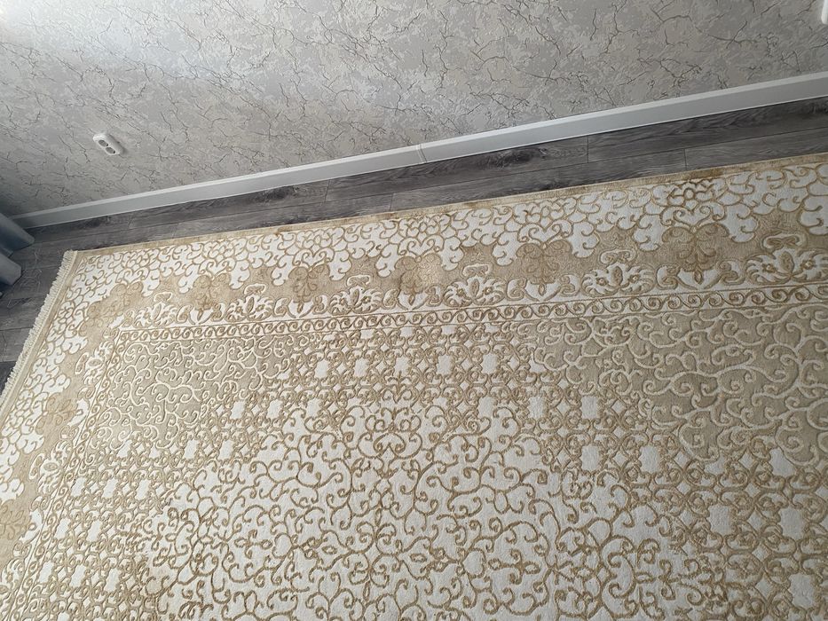 Продается ковер.