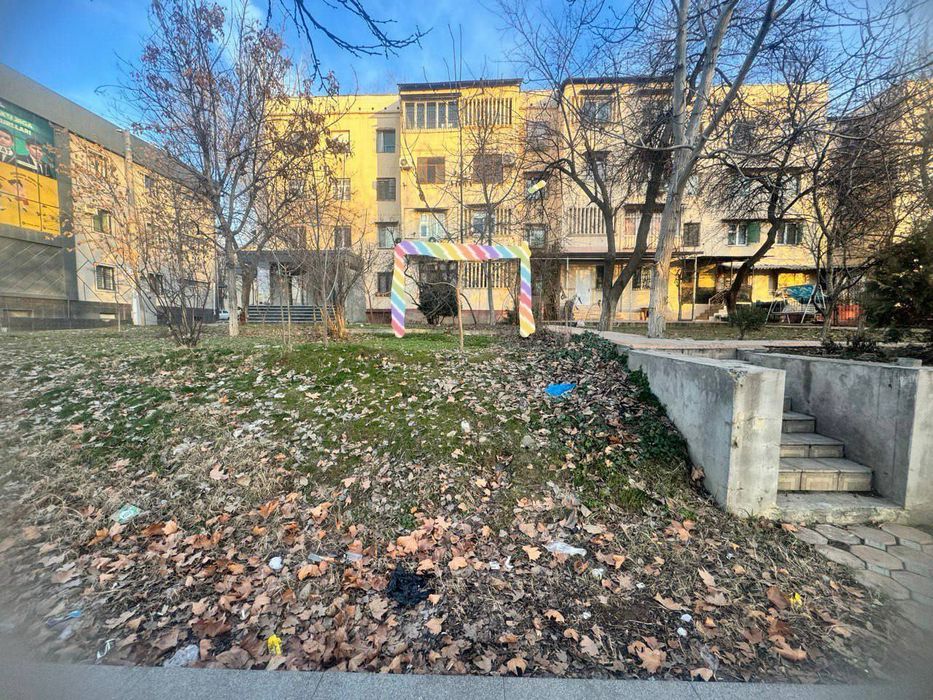 срочно! Юнусабад-15 2/1/4напротив  метро Туркистон, первая линия