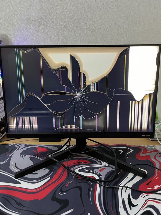 Продам монитор с разбитой матрицой samsung