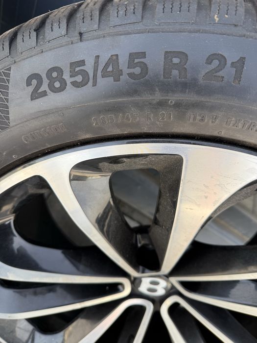 Bentley Bentayga 285/45/21 Оригинални Зимни Гуми Дот 22г