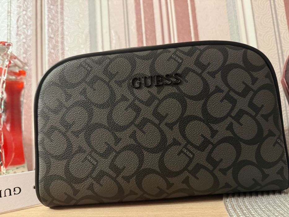 Несесер за грим Guess оригинален