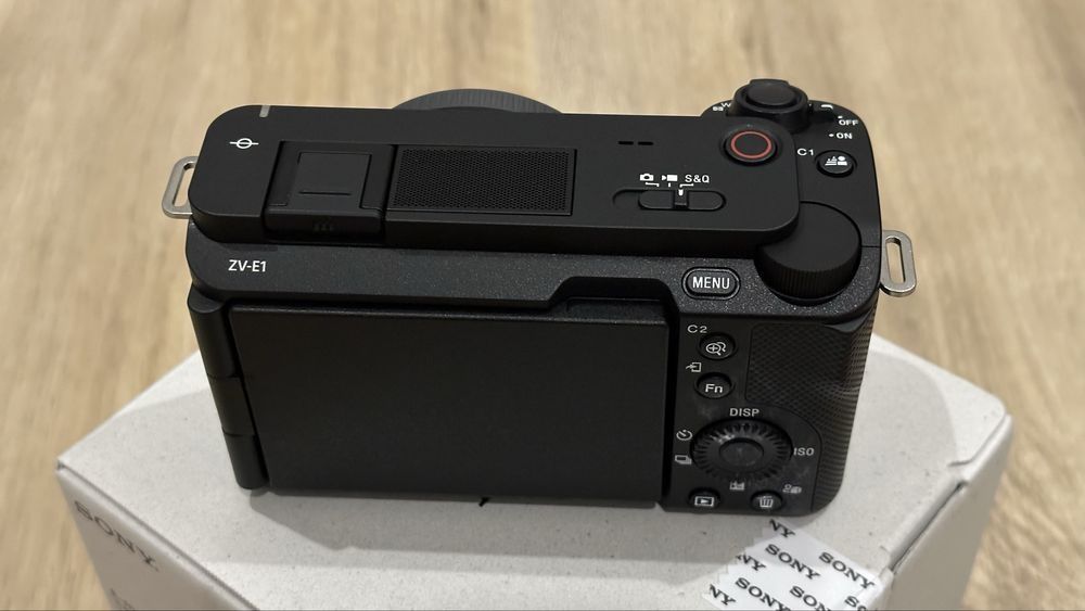 Продам Sony ZV-E1