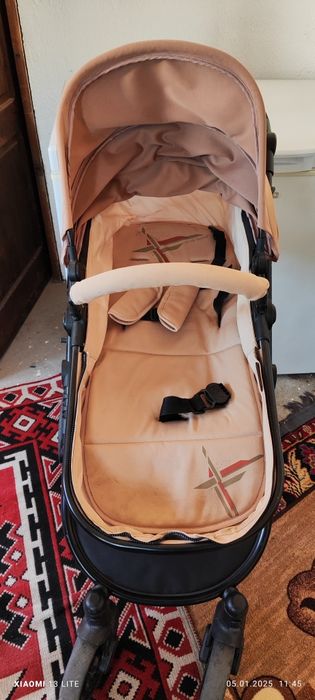 Децка количка със столче за кола