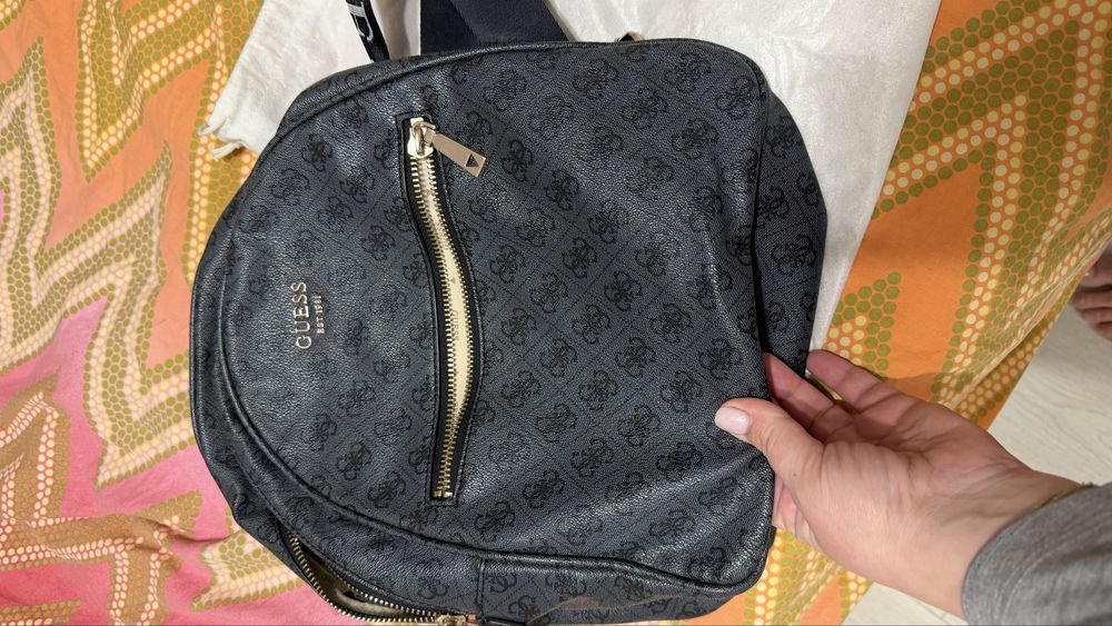 Раници liu jo и guess