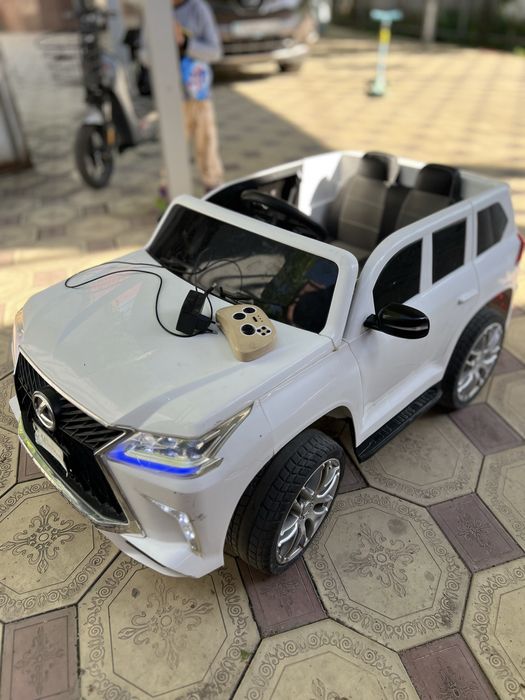 Продается детская электромашина Lexus LX570.