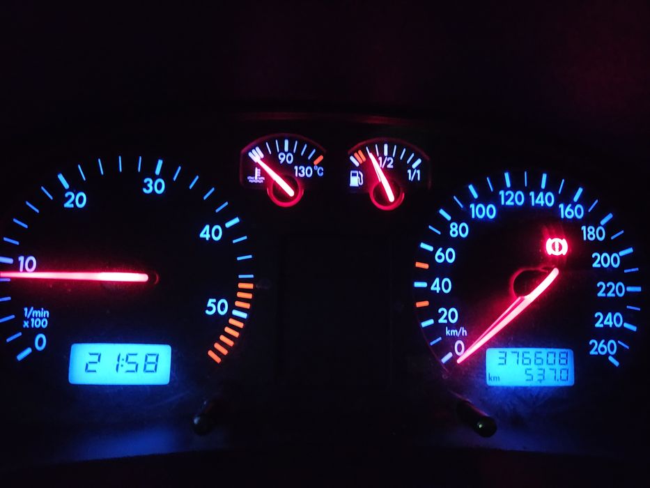 VOLKSWAGEN Passat 2000