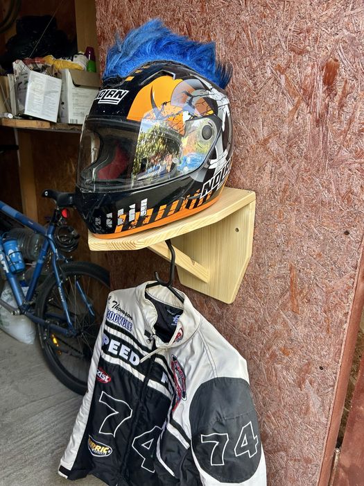 Suport de perete casca moto/echipament moto