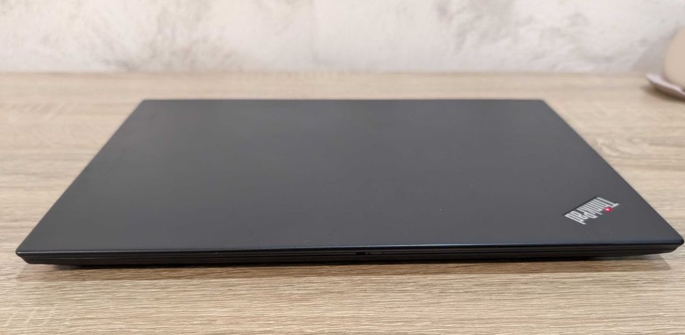 Laptop Lenovo T490s i7 cu touchscreen