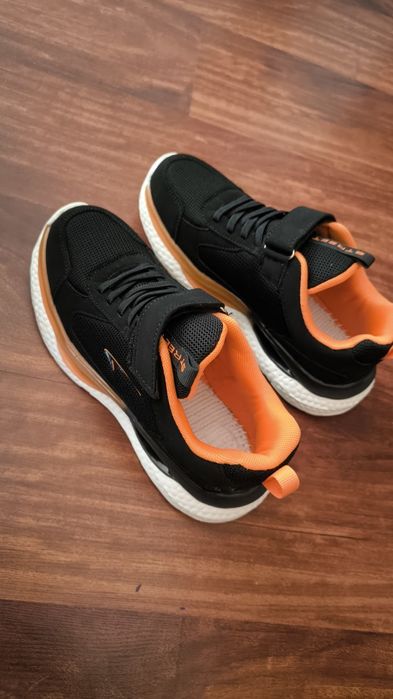 Кроссовки размер 35 .