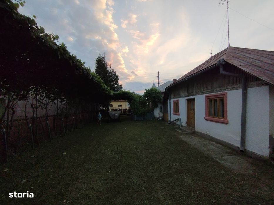 Casă de vânzare cu teren.