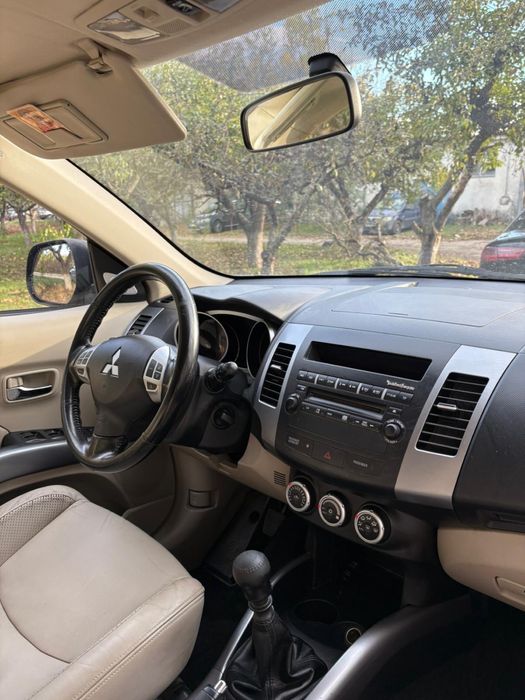 Mitsubishi Outlander SUV ECHIPARE FULL