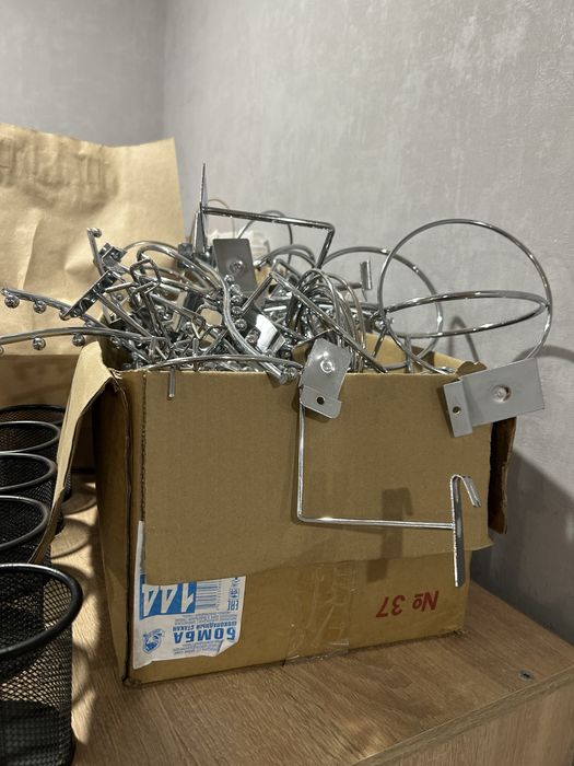 Продам крючки вешалки для экономпанели