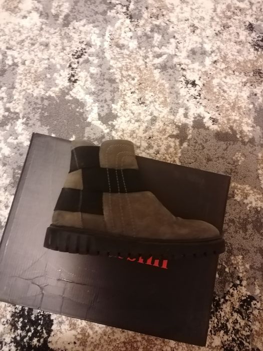 Ghete gama din piele