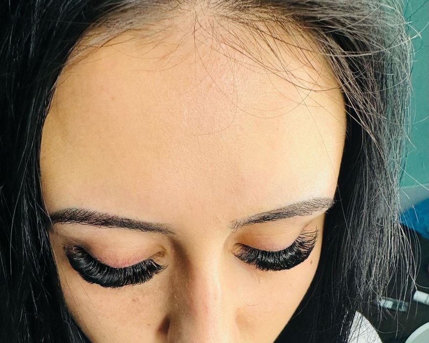 Поставяне на мигли