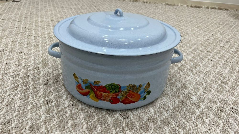 Большие чаши, кастрюли, сковороды