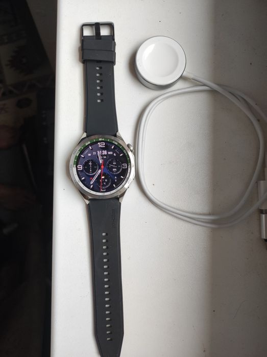 Smartwatch Huawei GT 4 impecabil