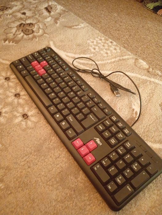 Tastatura alien usb