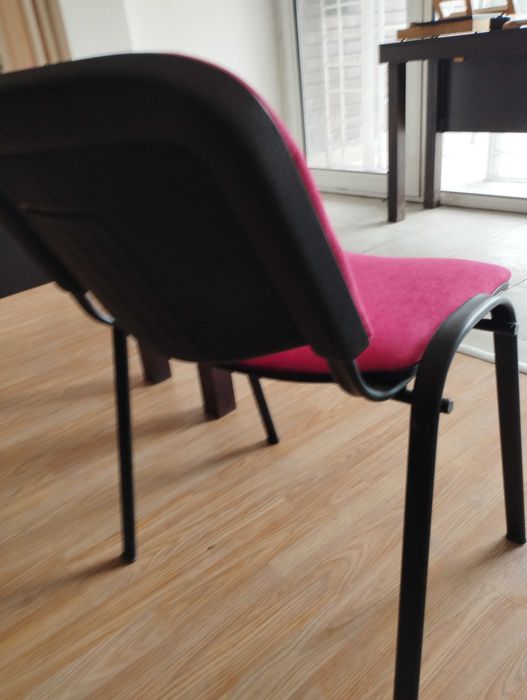 Продавам нови посетителски офис столове