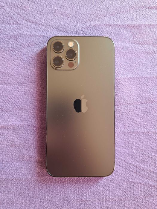 Продавам iPhone 12 Pro 256 GB