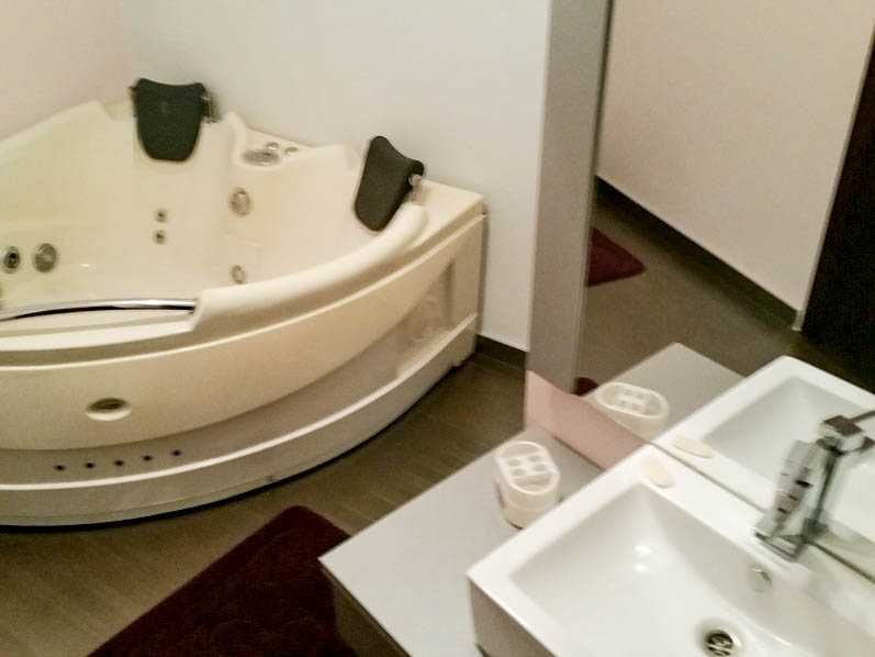 Inchiriez  casa  zona foarte buna