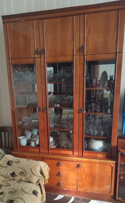 стенка в зал или гостиную