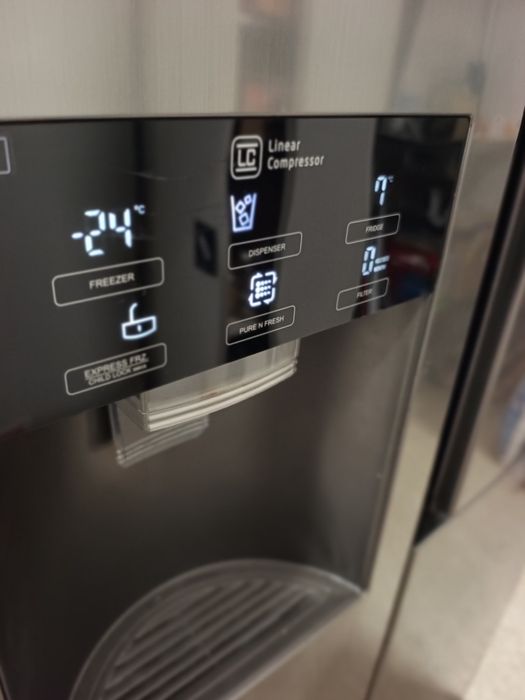 Хладилник LG двукрилен инверторен мотор