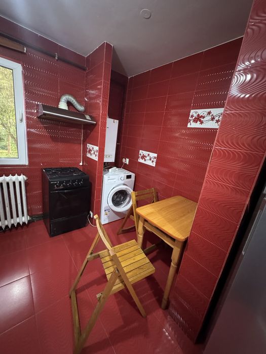 Inchiriez apartament cu  2 camere zona podu ros !