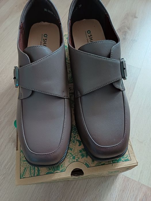 Продам новые туфли