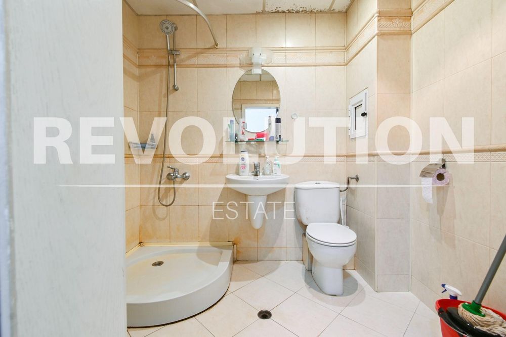 Дава се под наем Тристаен апартамент в София, Банишора - 120 кв.м за 896.58 € - Снимка #11