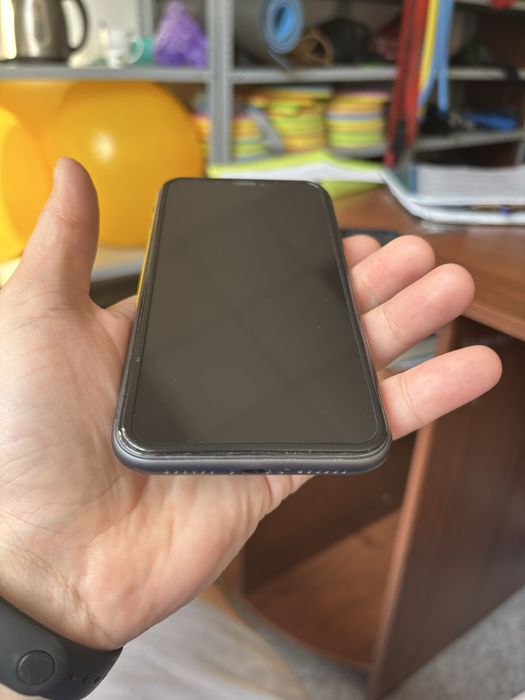 Продам Айфон 11 на 64г