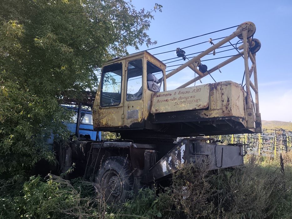Продам трактор комбайн плуг