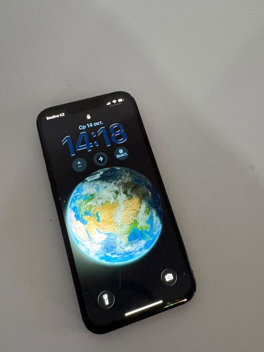 Телефон в хорошем состоянии продаётся iPhone 13